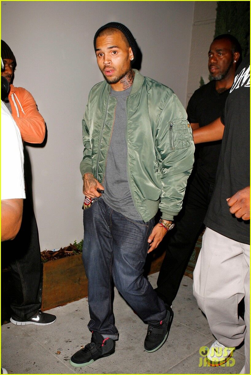 Крис Браун украсил свои зубы. Фото