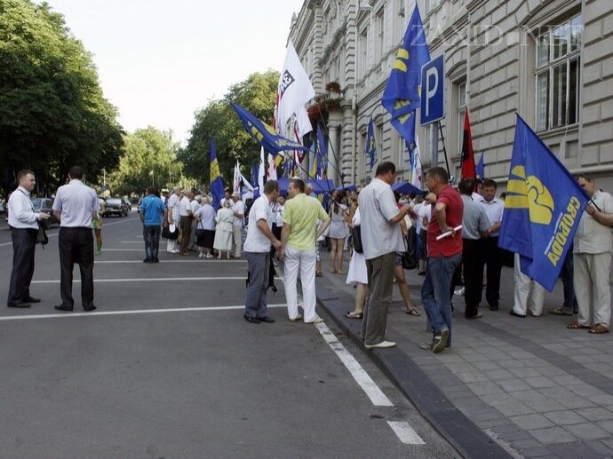 Львовский облсовет поставил языковой ультиматум губернатору
