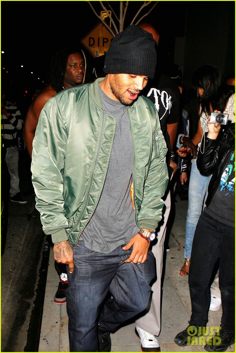 Крис Браун украсил свои зубы. Фото