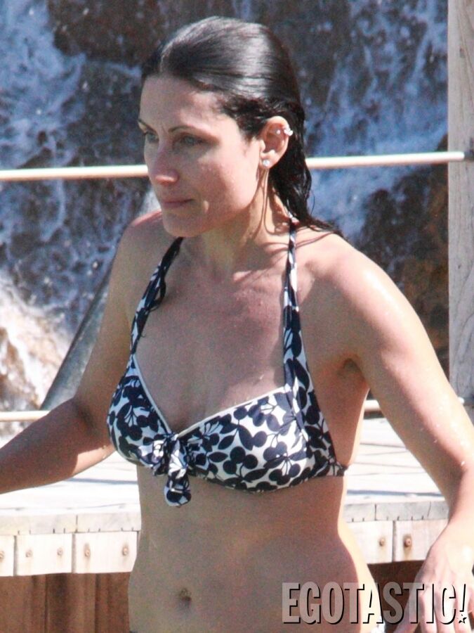 Доктор Кадди в бикини