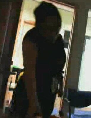 Работник снял клип о том, как в офисе воруют его яблоки. Видео