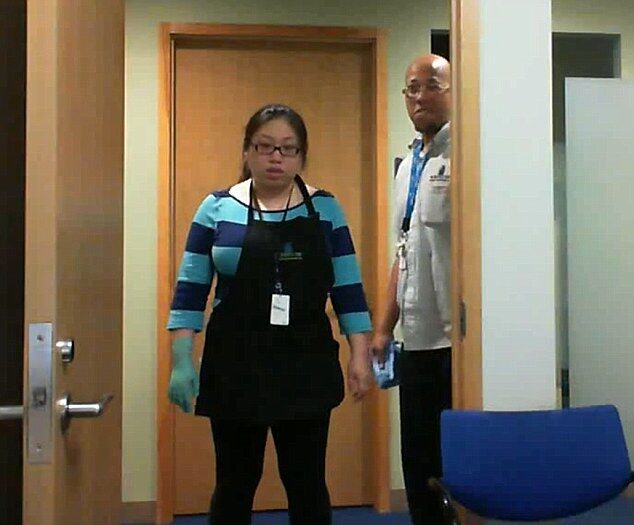 Работник снял клип о том, как в офисе воруют его яблоки. Видео