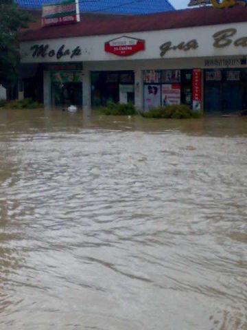 Сутки после наводнения на Кубани. Фото. Видео
