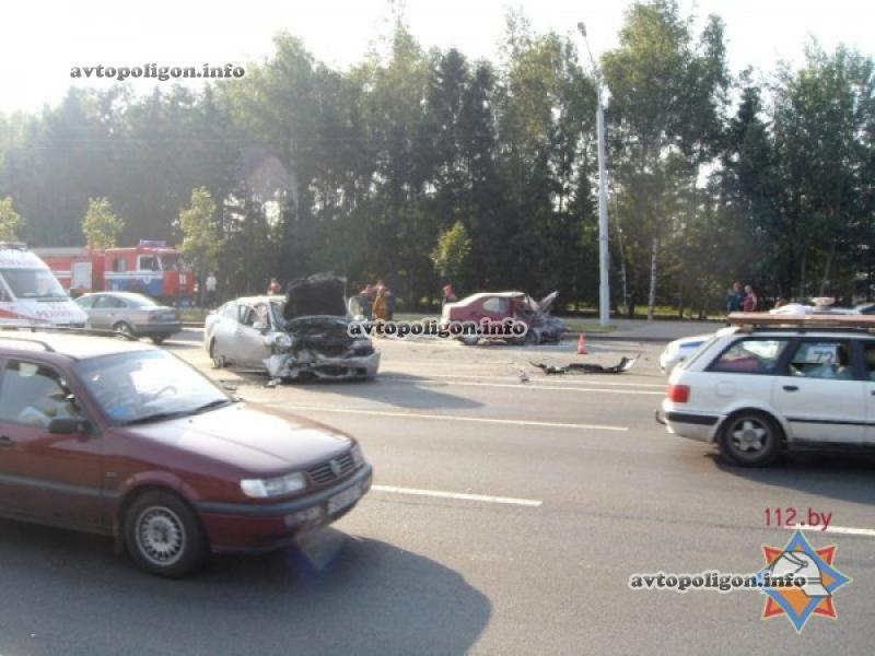 В Беларуси учебная Dacia Logan столкнулась с Acura TSX - погиб человек. Фото