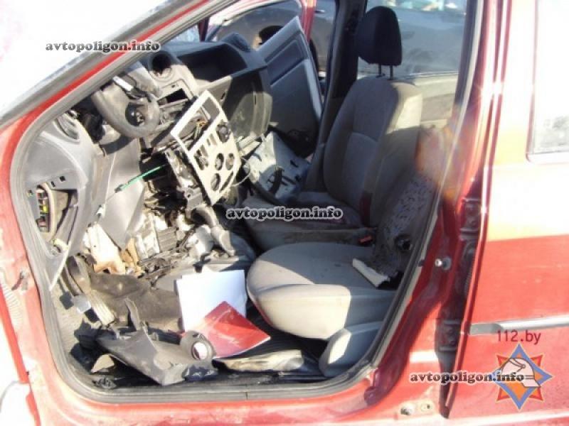 В Беларуси учебная Dacia Logan столкнулась с Acura TSX - погиб человек. Фото