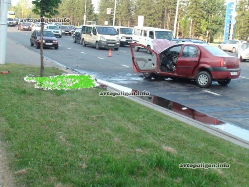 В Беларуси учебная Dacia Logan столкнулась с Acura TSX - погиб человек. Фото