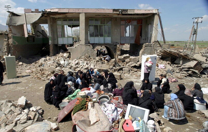 Масштабное землетрясение в Иране: 180 погибших, 1350 раненых