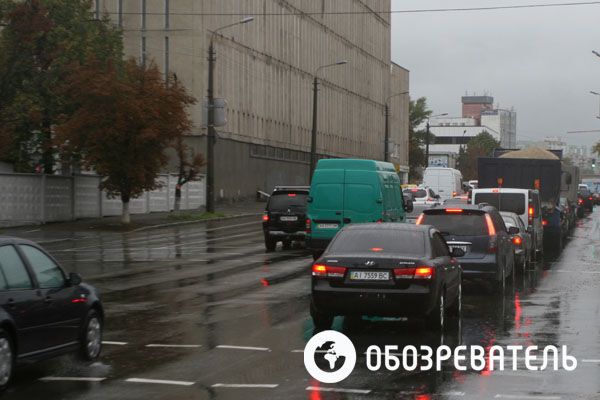 Улицу на Оболони затопило по вине "Киевавтодора"