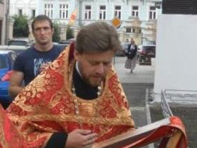 Cвященник, крестивший дочь Киркорова, устроил аварию. Видео