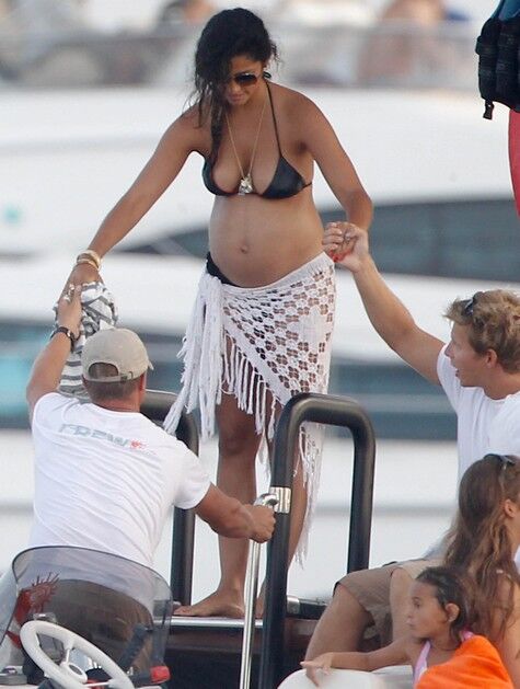 Жена Макконахи не стесняется новых форм. Фото