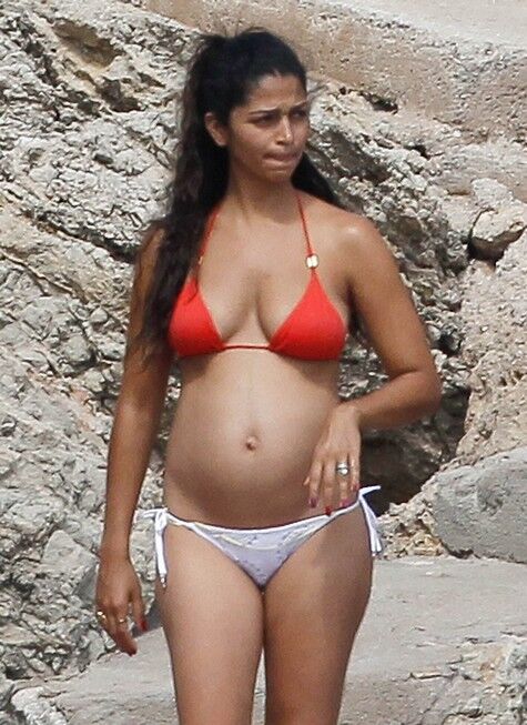 Жена Макконахи не стесняется новых форм. Фото