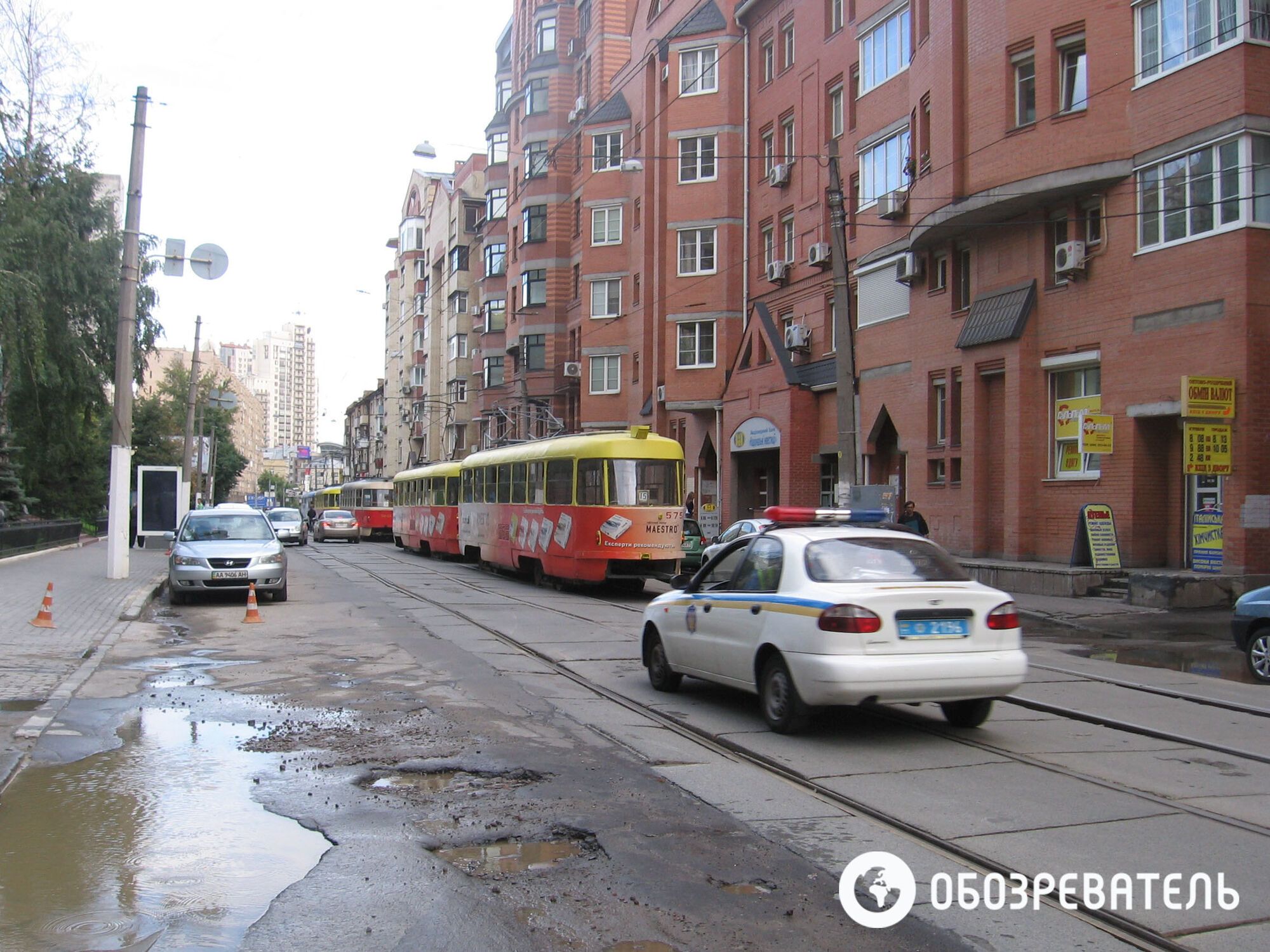 В центре Киева иномарка заблокировала движение трамваев, 15 августа 2012