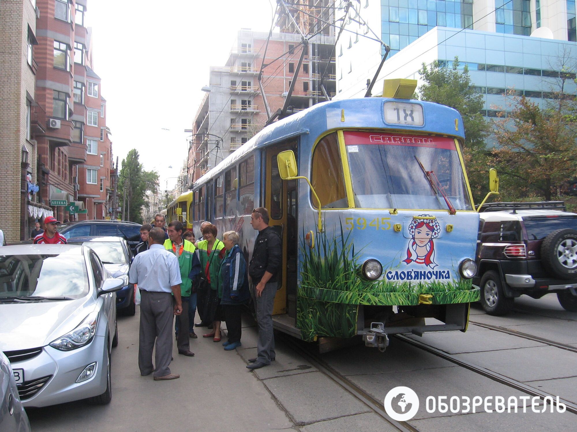 В центре Киева иномарка заблокировала движение трамваев, 15 августа 2012