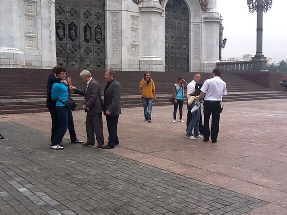 Охранники ХХС напали на сторонников Pussy Riot