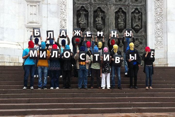 Охранники ХХС напали на сторонников Pussy Riot
