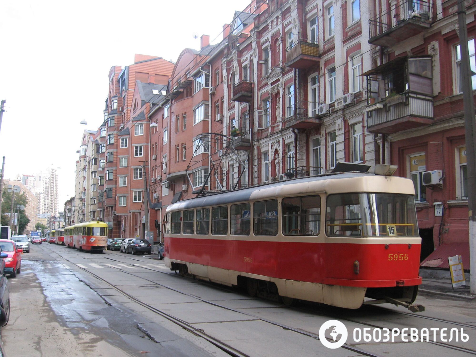 В центре Киева иномарка заблокировала движение трамваев, 15 августа 2012