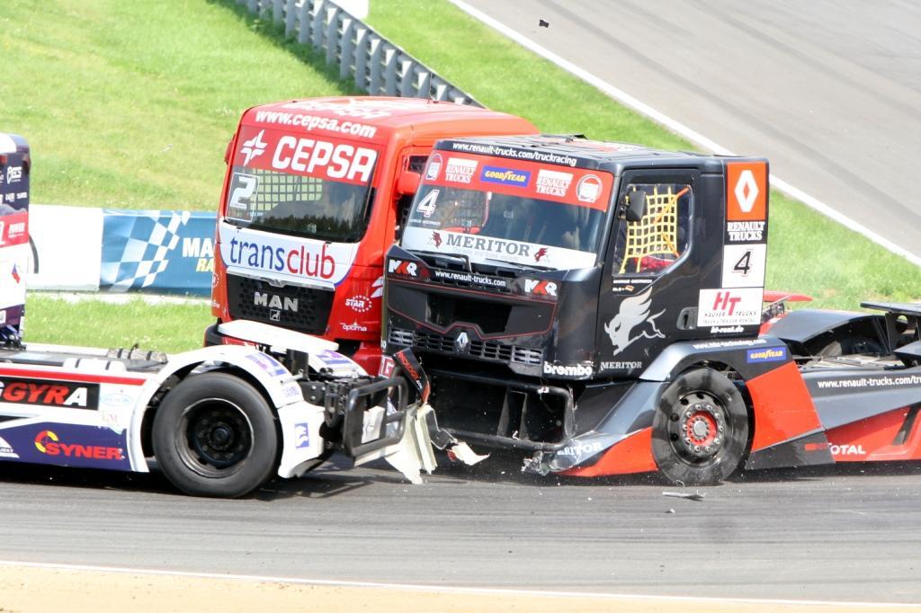 "Формула-1" на 5,5-тонных грузовиках. Фото