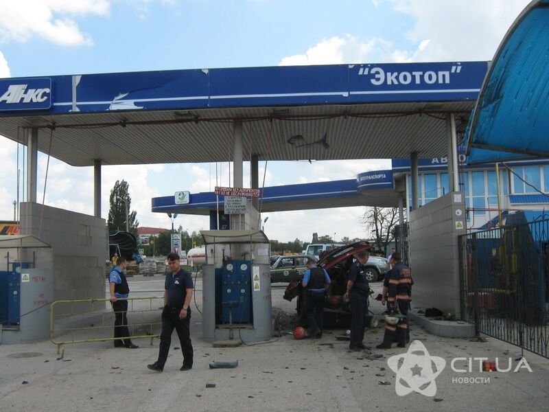 Мощный взрыв машины на АЗС в Симферополе. Фото