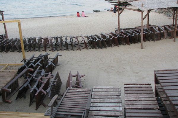 Роскошь и нищета одесских пляжей. Фото