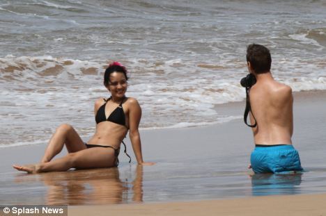 Любовь, покорившая Интернет: парень без рук и ног женился на красотке. Фото 