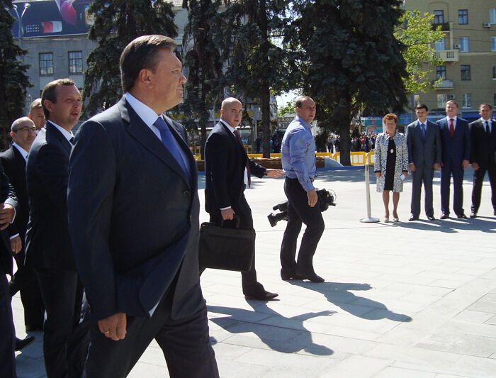 Янукович открыл монумент Независимости в Харькове