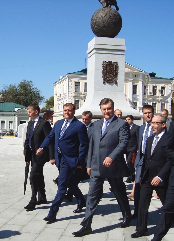 Янукович открыл монумент Независимости в Харькове