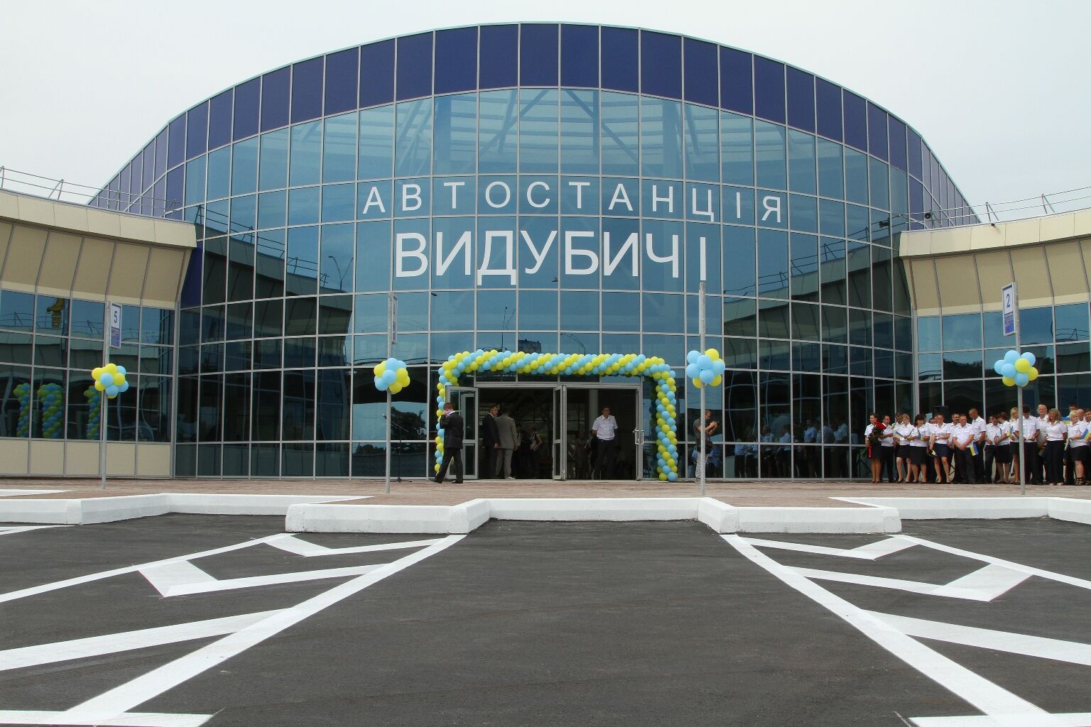 У Києві відкрито новий автовокзал "Видубичі". Фото