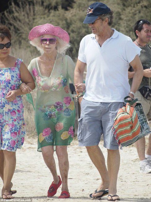 86-летняя герцогиня Альба носит бикини. Фото