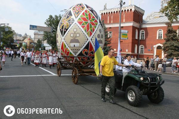 В Киеве прошел парад вышиванок