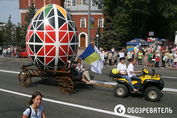 В Киеве прошел парад вышиванок