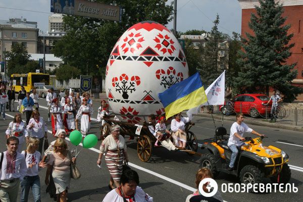 В Киеве прошел парад вышиванок