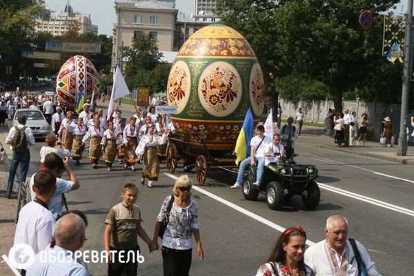 В Киеве прошел парад вышиванок