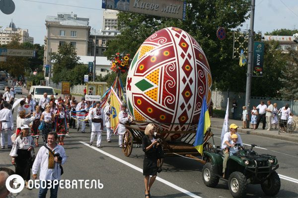 В Киеве прошел парад вышиванок