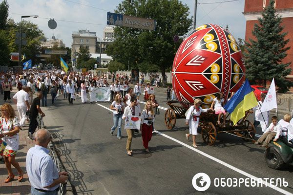 В Киеве прошел парад вышиванок