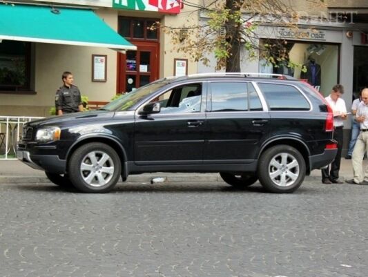 ЗМІ: у Львові розстріляли автомобіль кримінального авторитета. Фото