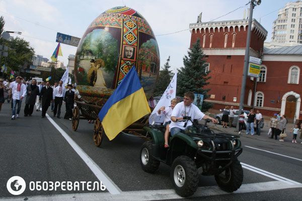 В Киеве прошел парад вышиванок