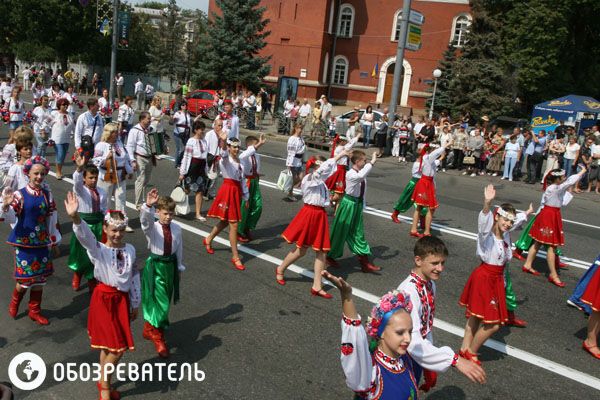 В Киеве прошел парад вышиванок