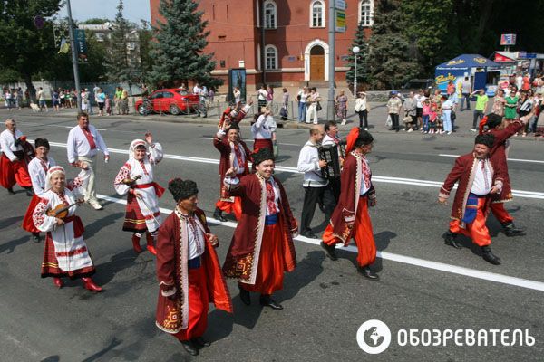 В Киеве прошел парад вышиванок