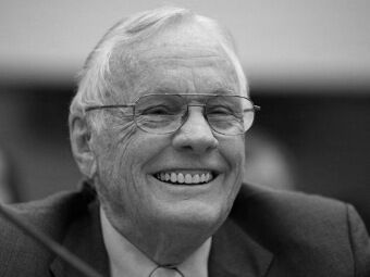 Ушел из жизни первый человек на Луне Нил Армстронг