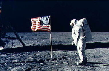 Ушел из жизни первый человек на Луне Нил Армстронг