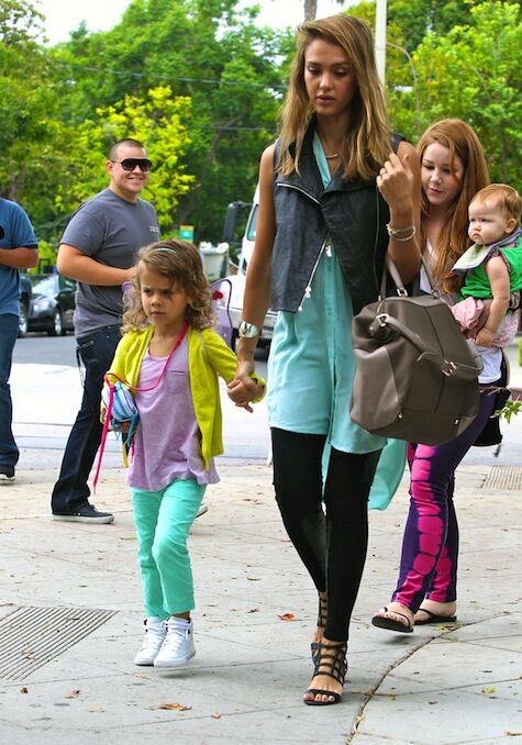 Джессика Альба осветляет волосы. Фото