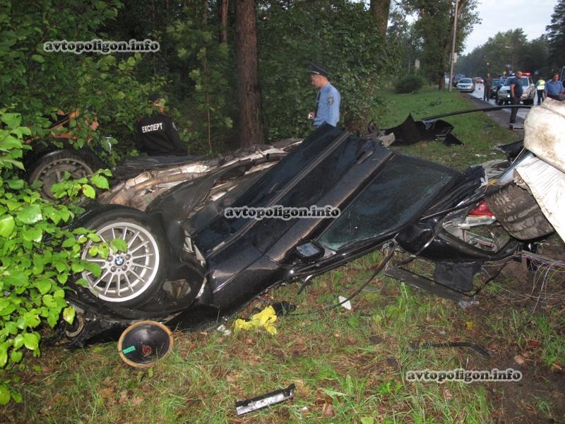 ДТП в Киеве: в BMW разбились пятеро. Фото 