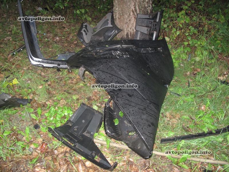 ДТП в Киеве: в BMW разбились пятеро. Фото 