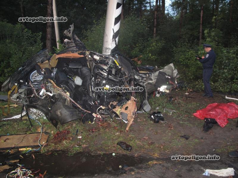 ДТП в Киеве: в BMW разбились пятеро. Фото 