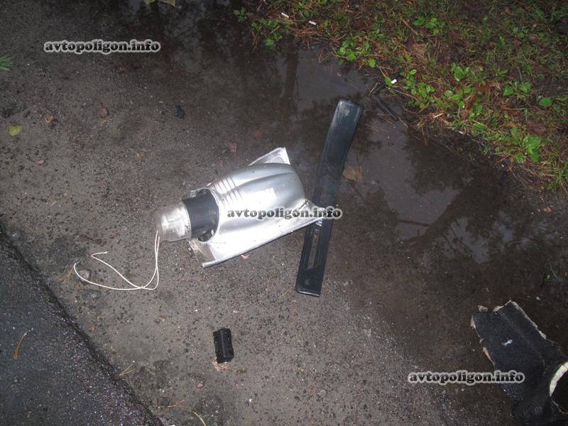 ДТП в Киеве: в BMW разбились пятеро. Фото 