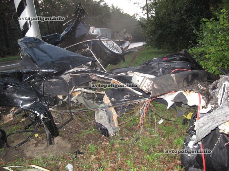 ДТП в Киеве: в BMW разбились пятеро. Фото 