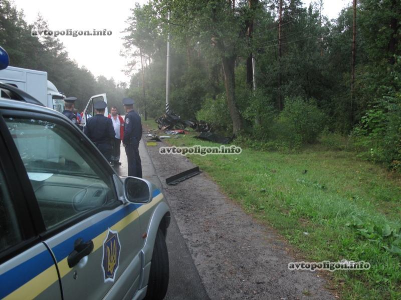 ДТП в Киеве: в BMW разбились пятеро. Фото 