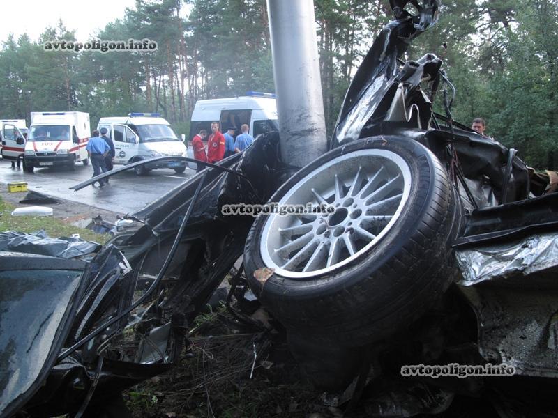 ДТП в Киеве: в BMW разбились пятеро. Фото 