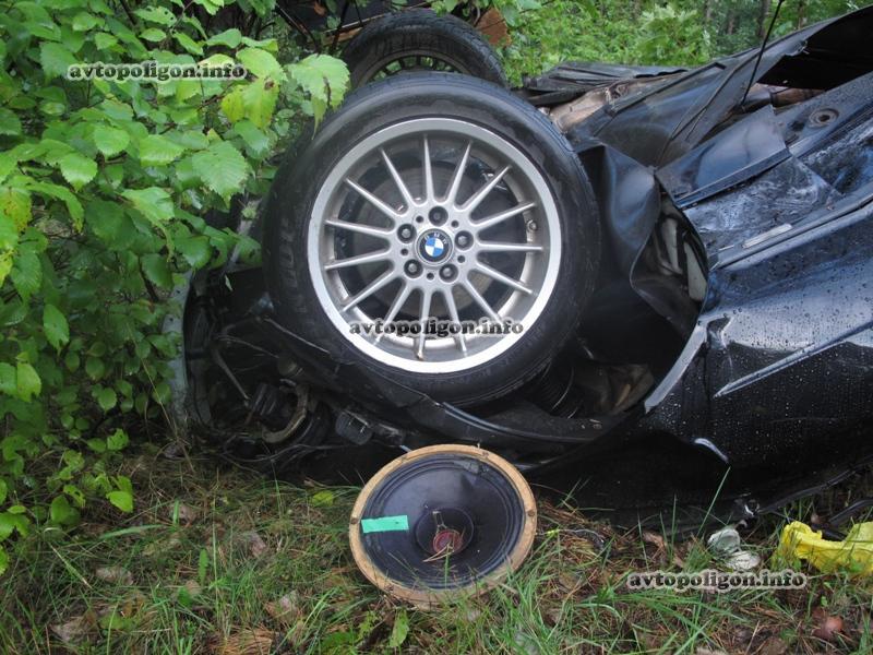 ДТП в Киеве: в BMW разбились пятеро. Фото 