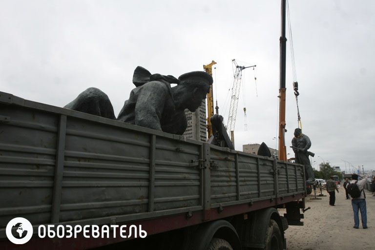 С киевской набережной навсегда исчез памятник морякам